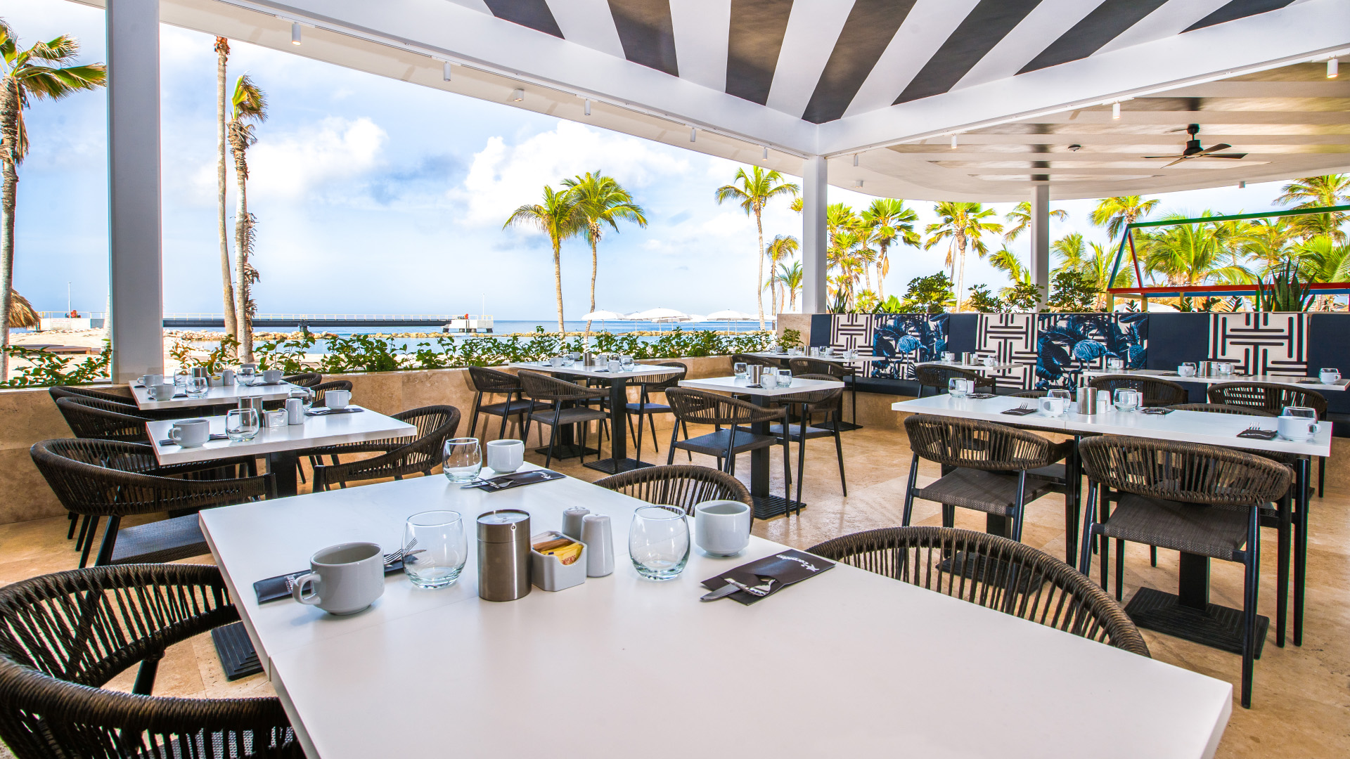 Breeze Restaurant 1 (1)